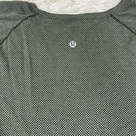 Lululemon Tried and True Tee - Picture 5 of 5